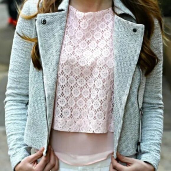 Banana Republic Tops - Banana Republic tank sz XS blush pink lace